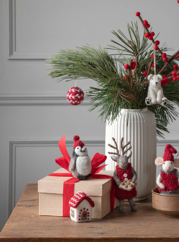 Polar Bear Sitting - 7cm